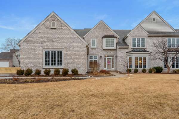 1926 W Hidden Reserve Ct, Mequon, WI 53092