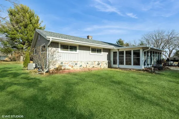 S91W22550 Fatima Dr, Big Bend, WI 53103