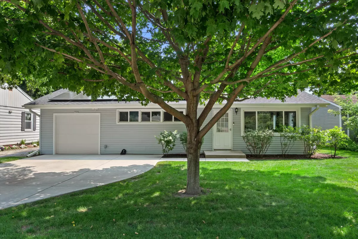 Glendale, WI 53217,7020 N Seneca Ave