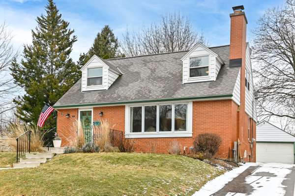 2007 N 69th St, Wauwatosa, WI 53213