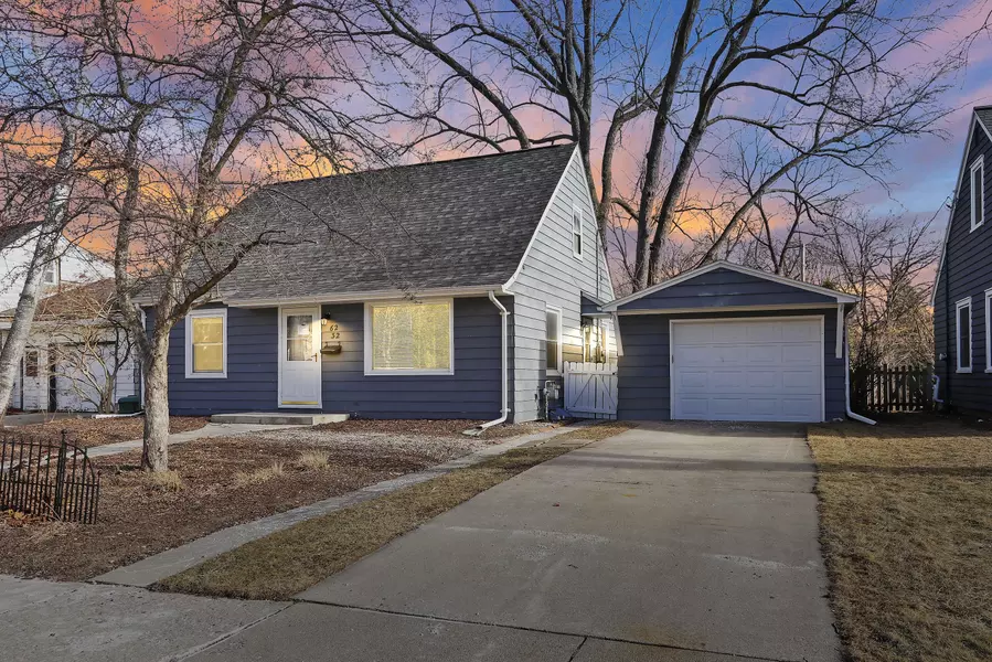 W62N332 Hanover Ave, Cedarburg, WI 53012