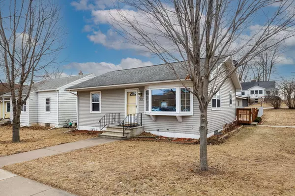 121 4th Ave N, Onalaska, WI 54650