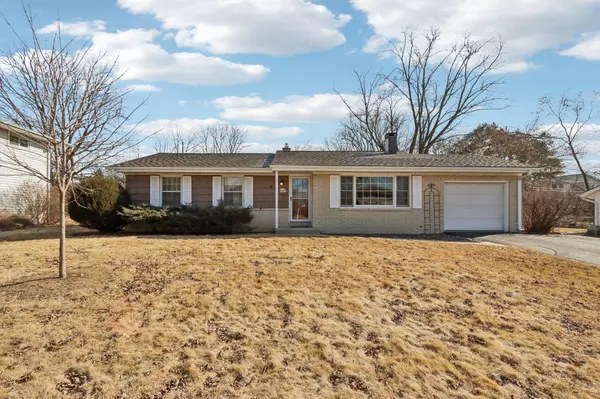 W159N9472 Cherokee Dr, Menomonee Falls, WI 53051