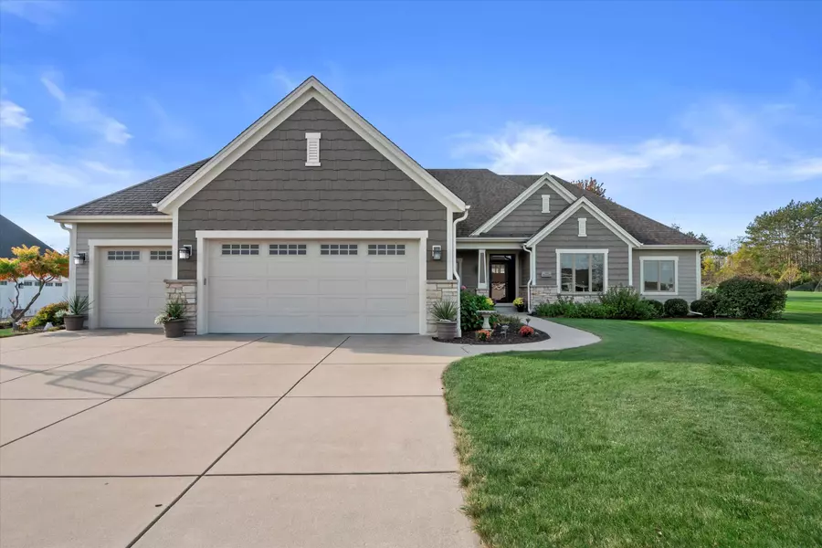 N18W24691 Still River Dr, Pewaukee, WI 53072