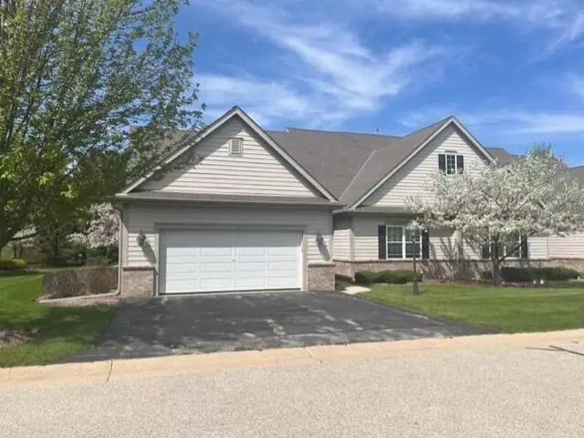 1830 Cedar Ridge Dr, Slinger, WI 53086