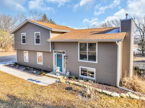 32729 Sunburst Ct, Waterford, WI 53120