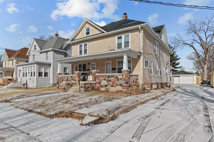 102 W Burnett St Unit 102 1/2, Beaver Dam, WI 53916