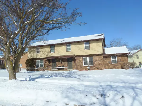 195 Ridge Ct Unit A & B, Pewaukee, WI 53072