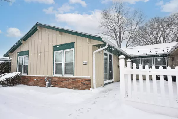 Greenfield, WI 53221,5266 Woodbridge Ln S