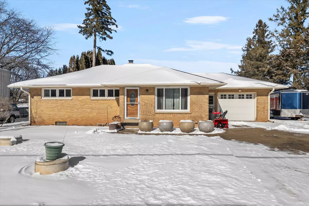 Port Washington, WI 53074,2528 State Road 33 -