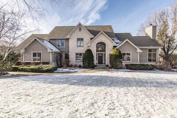 N16W30160 Timberbrook Ct, Delafield, WI 53072