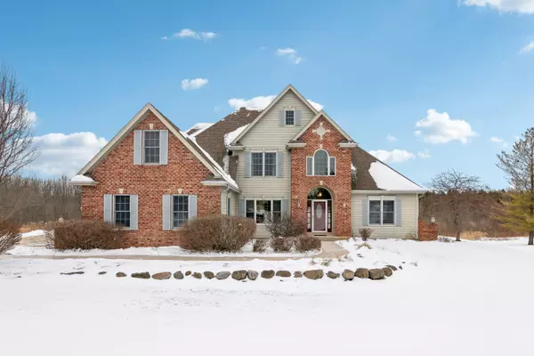 126 Preserve Ct, Grafton, WI 53024