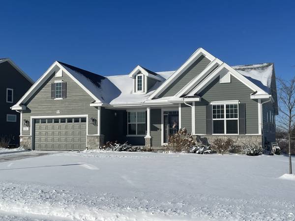 W217N6181 Masters Dr, Menomonee Falls, WI 53051