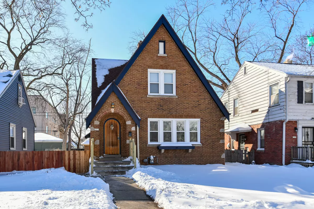 Milwaukee, WI 53209,2237 W Olive St