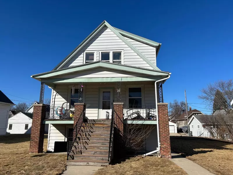 3716 E Carpenter Ave, Cudahy, WI 53110