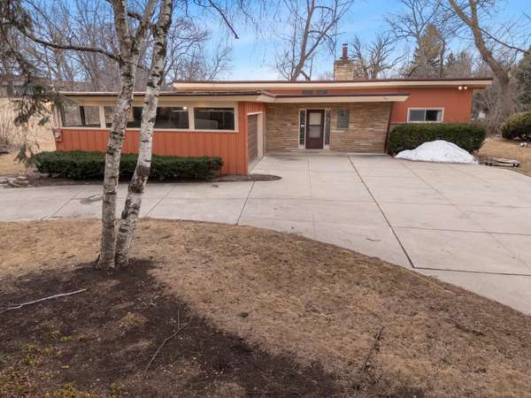 507 W Montclaire Ave, Glendale, WI 53217