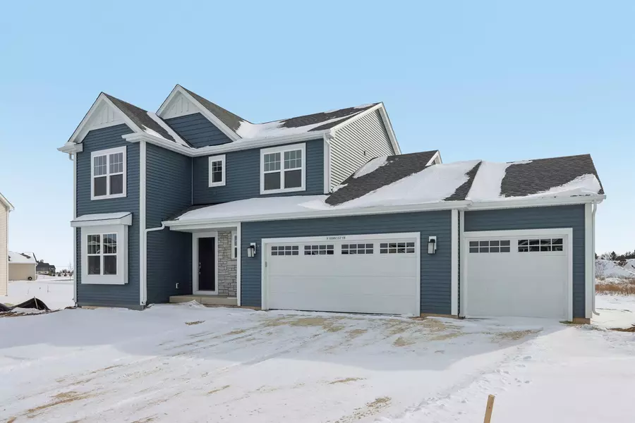 W189N15718 Paloroma Ct, Jackson, WI 53037