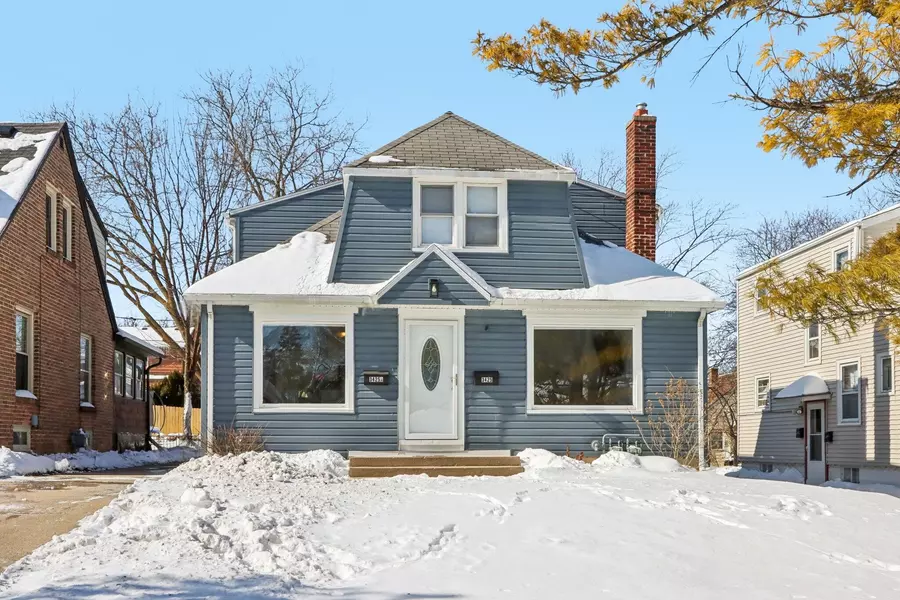 3425 S 45th St, Greenfield, WI 53219