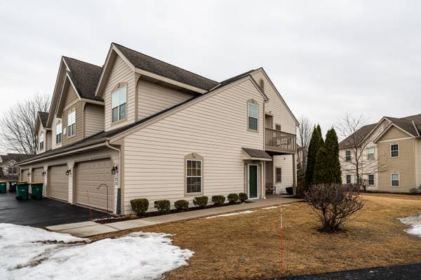 8525 S Bedford Way, Oak Creek, WI 53154