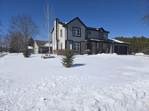 10631 S Peggy Dr, Oak Creek, WI 53154