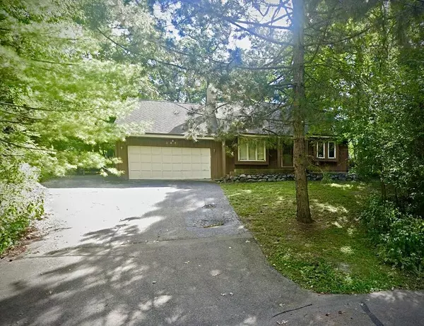 Fontana, WI 53125,347 Church Dr