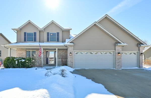 219 Dream Catcher Dr, Kewaskum, WI 53040