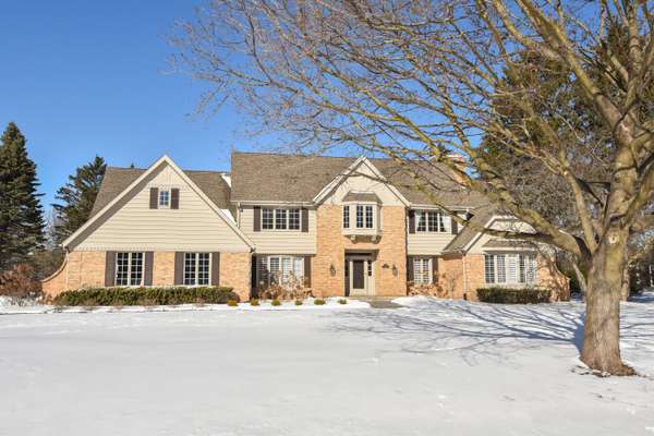 304 W Aster Ln, Mequon, WI 53092