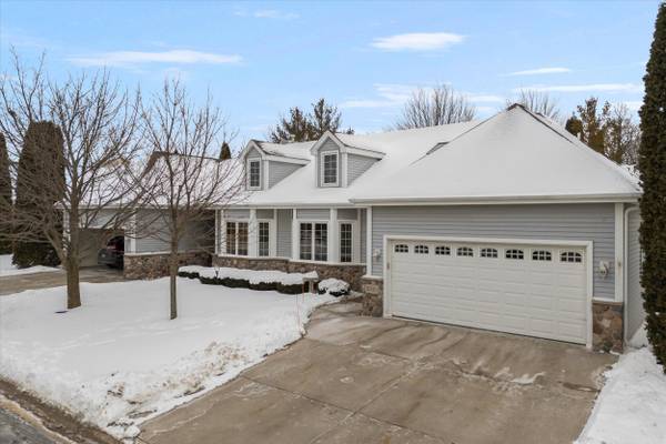 2349 Caribou Ln, Grafton, WI 53024