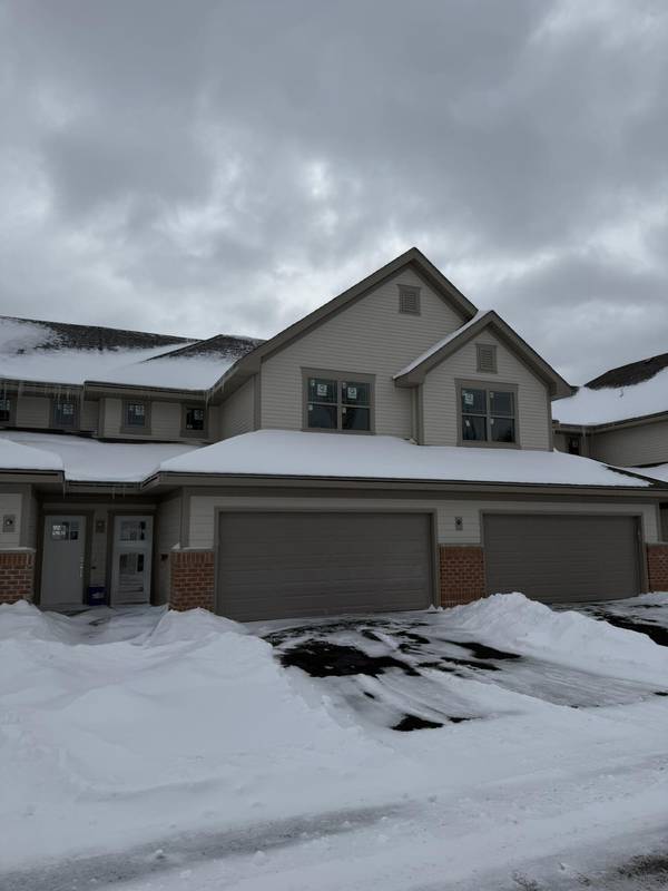 165 Aerie Cir Unit 104, Brookfield, WI 53045