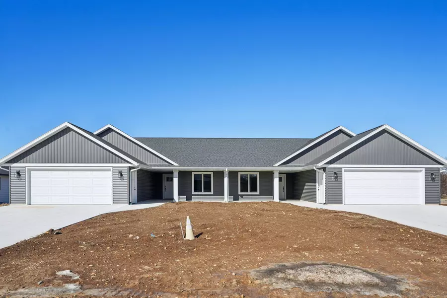 515 Raybern Ct Unit 7, Random Lake, WI 53075