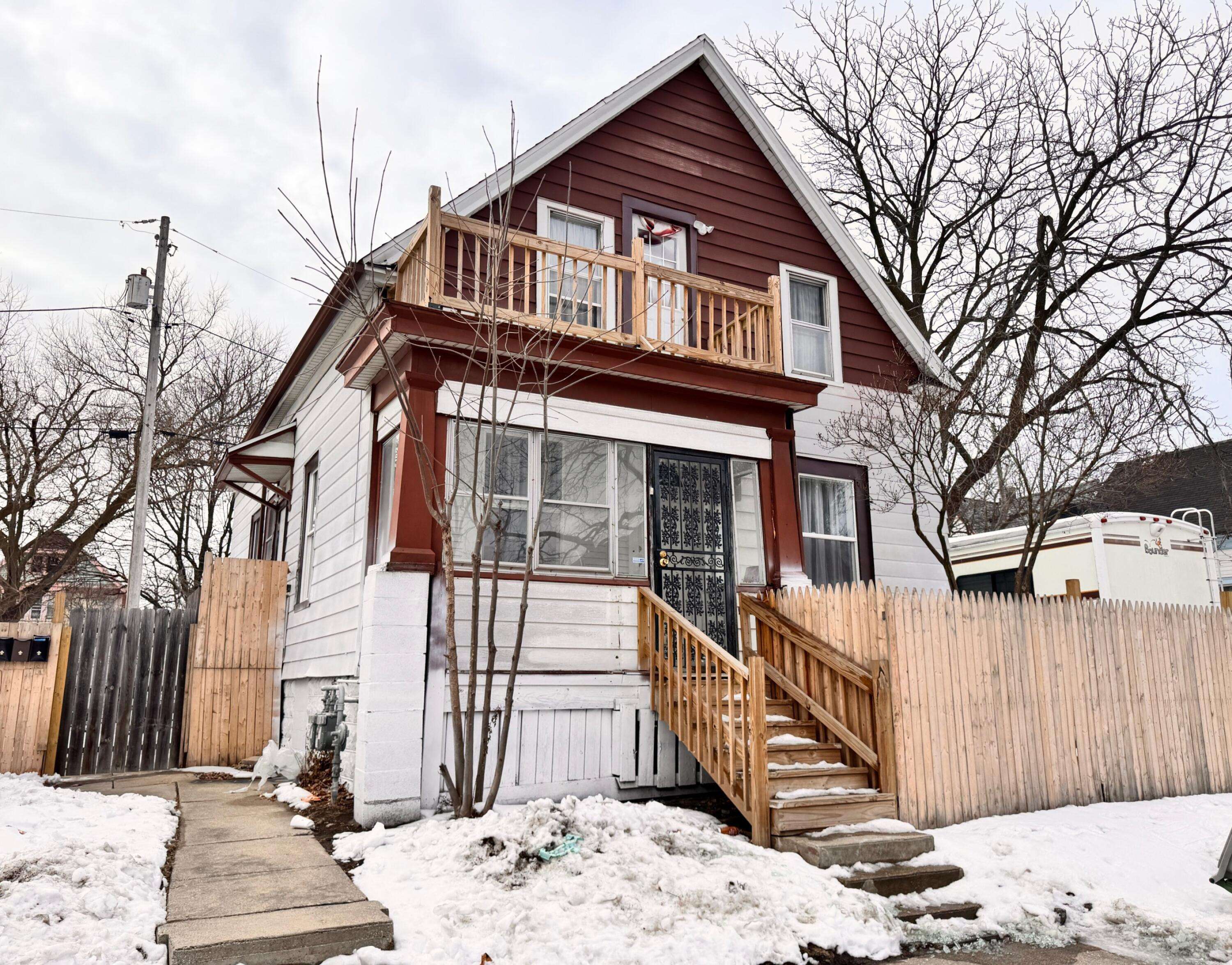 3039 N 10th Ln, Milwaukee, WI 53206