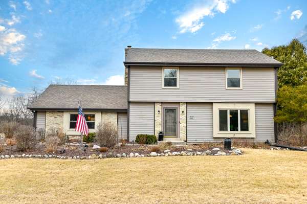 W184N8293 Tours Dr, Menomonee Falls, WI 53051