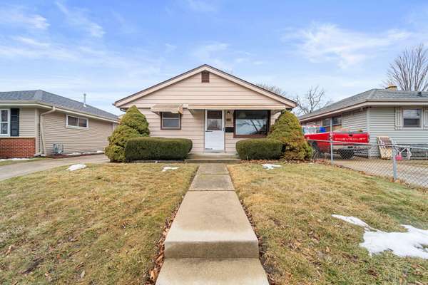 2124 Grove Ave, Racine, WI 53405