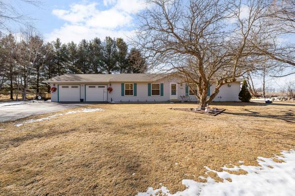 5081 Williams Rd, Hartford, WI 53027