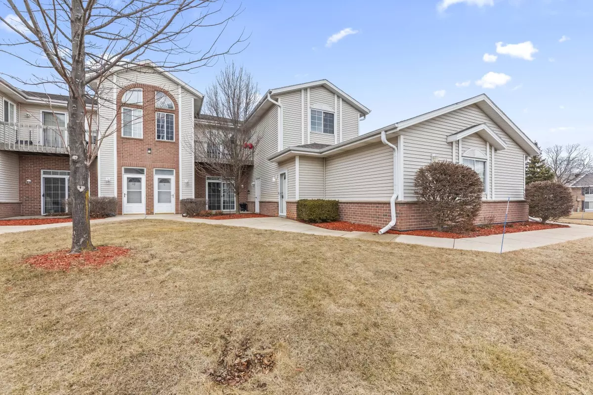 South Milwaukee, WI 53172,1301 College Ave Unit 6G
