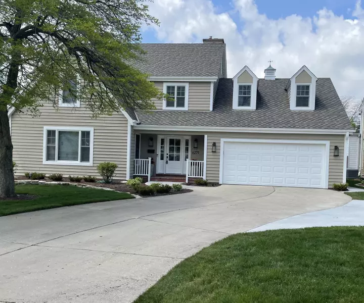 6271 N Lake Dr, Whitefish Bay, WI 53217