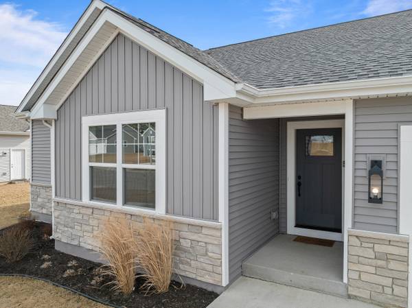 508 Arbor Ridge Dr, Delavan, WI 53115