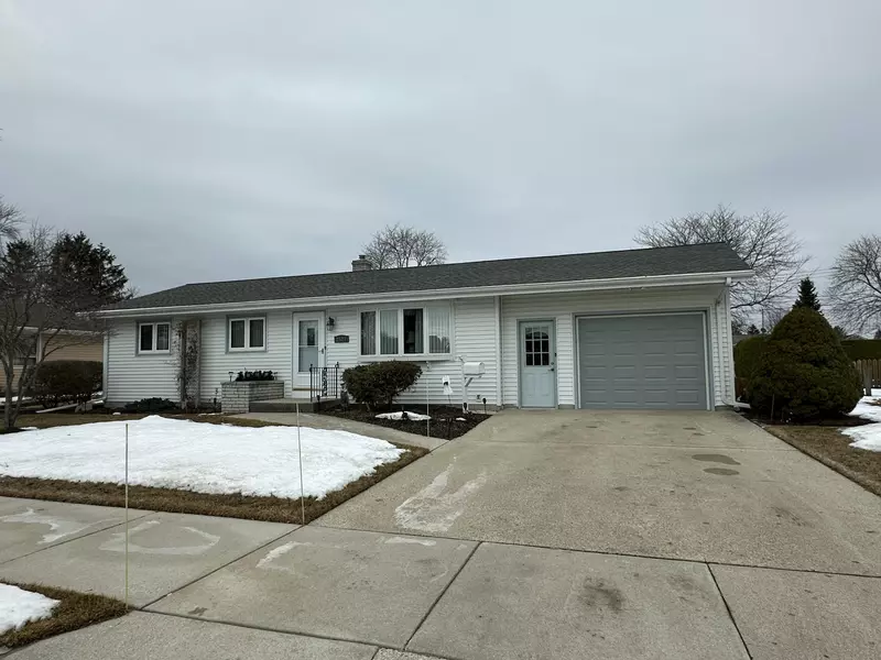 2524 36th Pl, Two Rivers, WI 54241