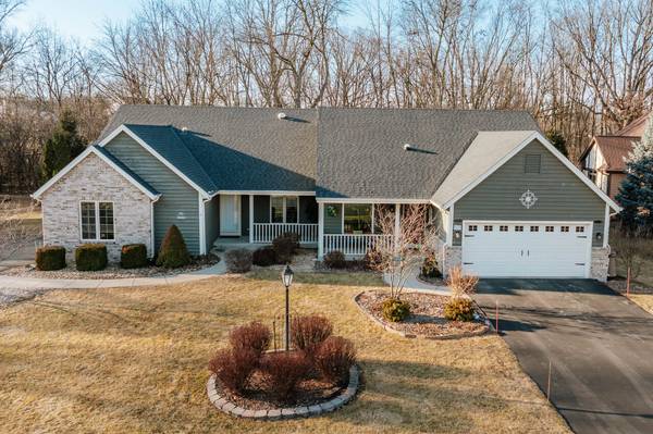 N48W16100 Lone Oak Ln, Menomonee Falls, WI 53051