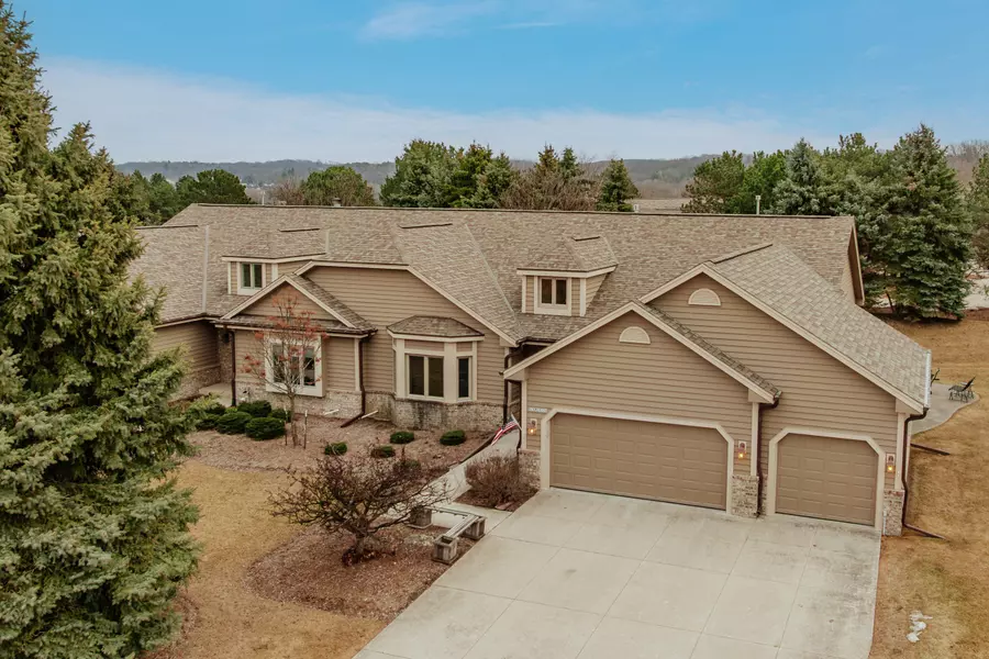 N19W28929 Golf Rdg N, Delafield, WI 53072