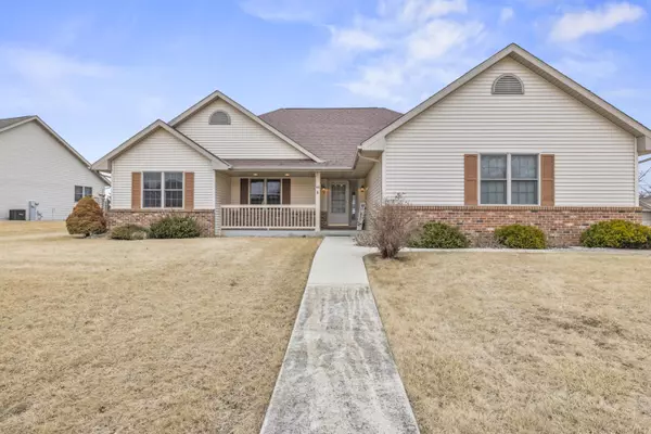 610 Deer Ridge Dr, Kewaskum, WI 53040