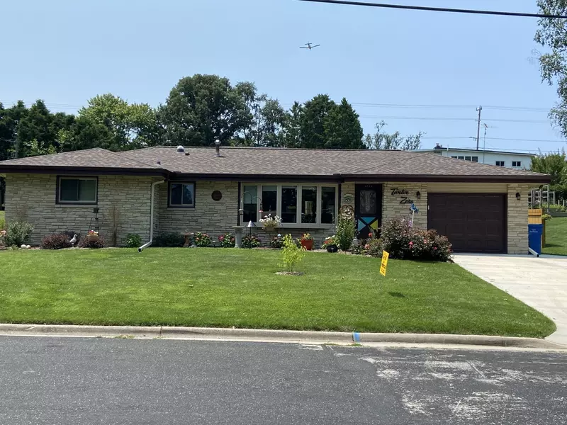 1206 Allermann Dr, Watertown, WI 53094