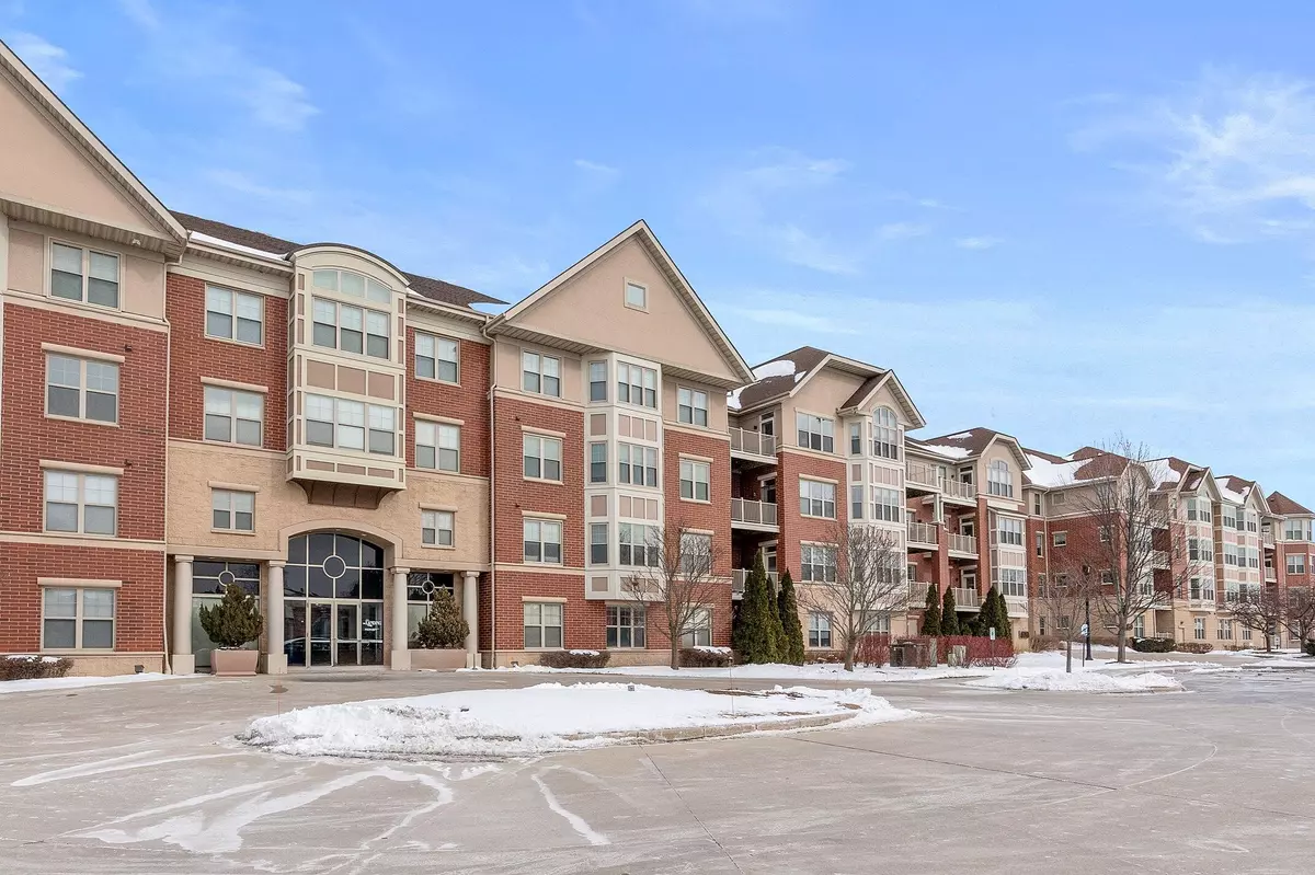 Saint Francis, WI 53235,4110 S Lake Dr Unit 433