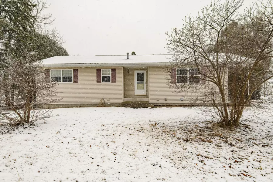 130 Colonial Dr, Horicon, WI 53032