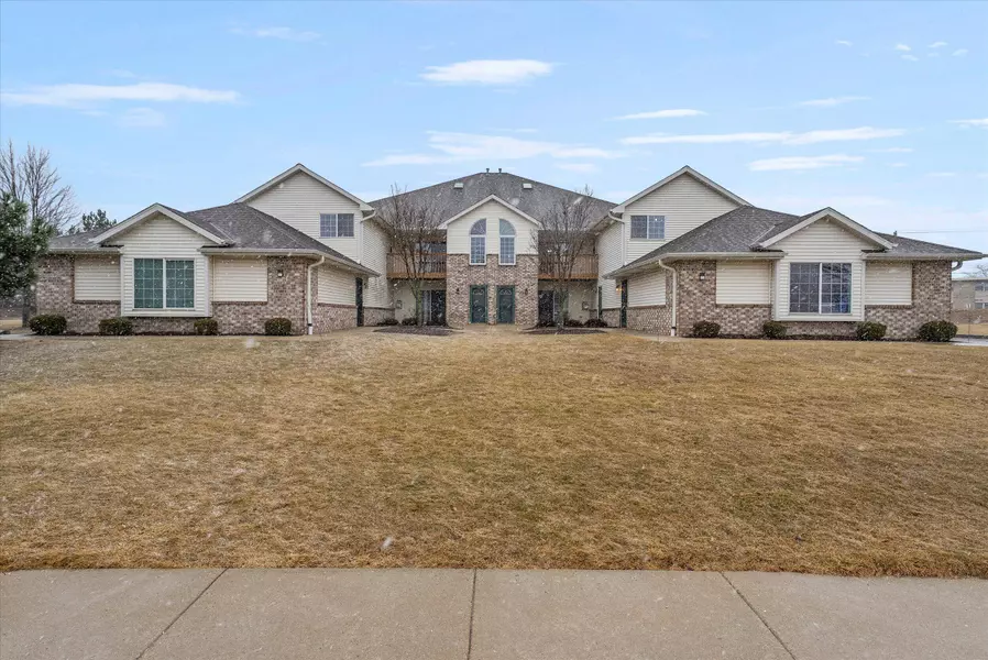 4881 W Maple Leaf Cir Unit 5-4, Greenfield, WI 53220