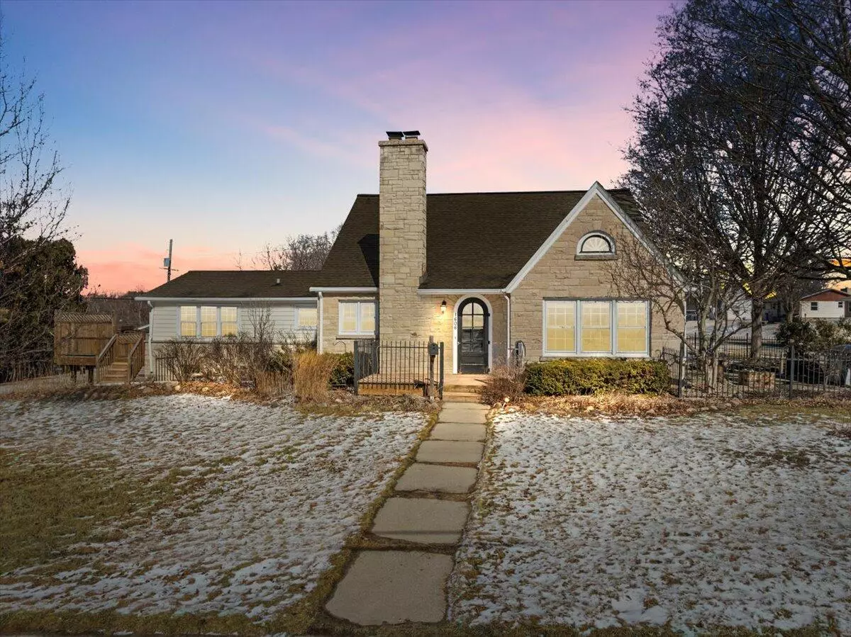 West Bend, WI 53095,1606 Chestnut St