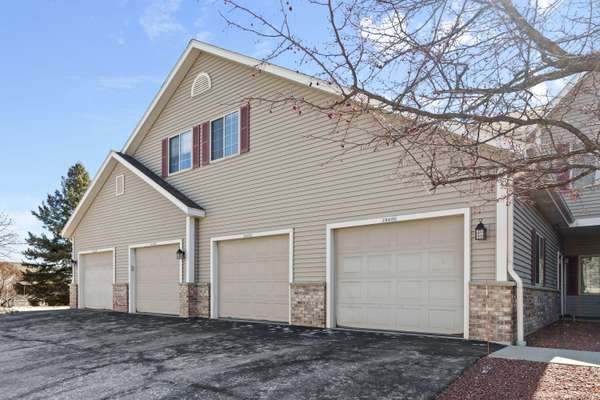 2049 Pine Ridge Ct Unit D, Grafton, WI 53024