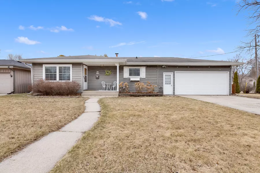 W65N455 Westlawn Ave, Cedarburg, WI 53012