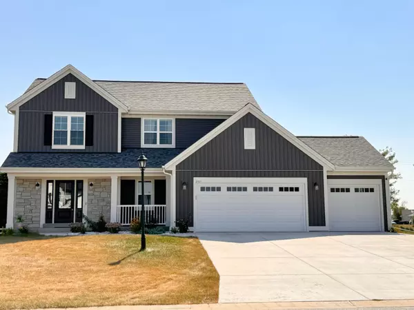 2721 Red Oak Ln, East Troy, WI 53120