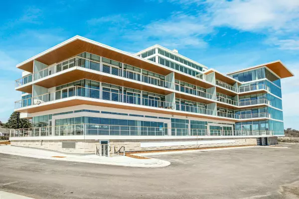 324 N Lake St Unit 303, Port Washington, WI 53074